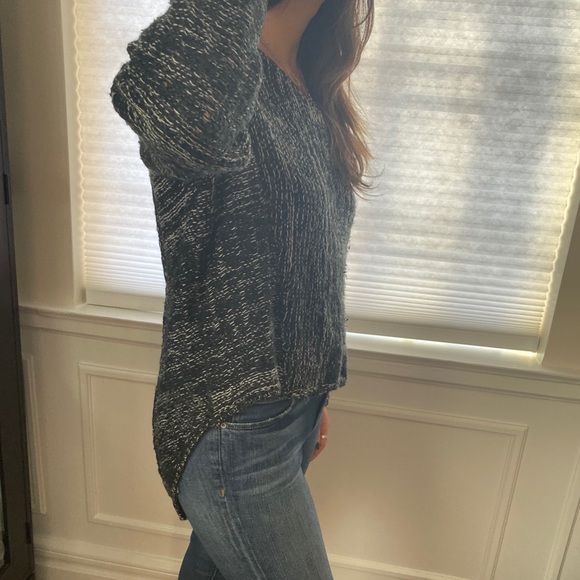 Black and White Knit High-Low Millau LF Sweater - Picture 3 of 6